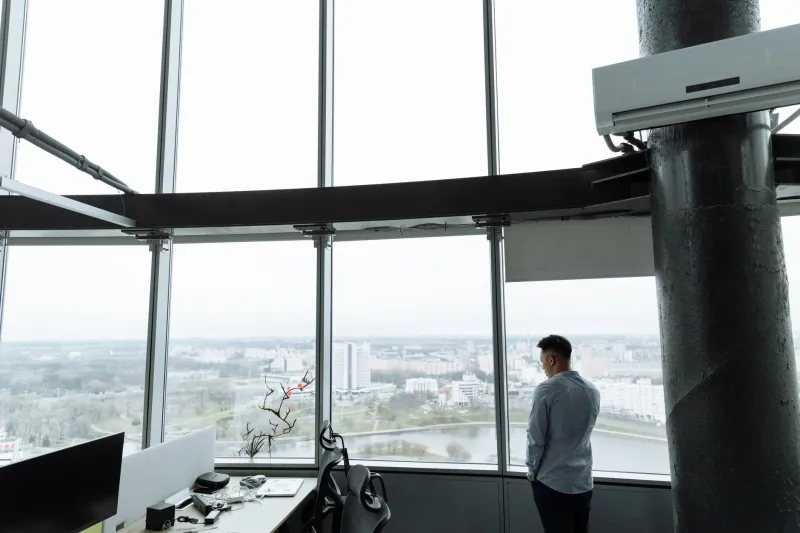 The Strategic Advantage of Standing Alone: How Intellectual Solitude Sharpens Global Leadership Judgment